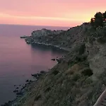 Casa Tono Vacanze 밀라초